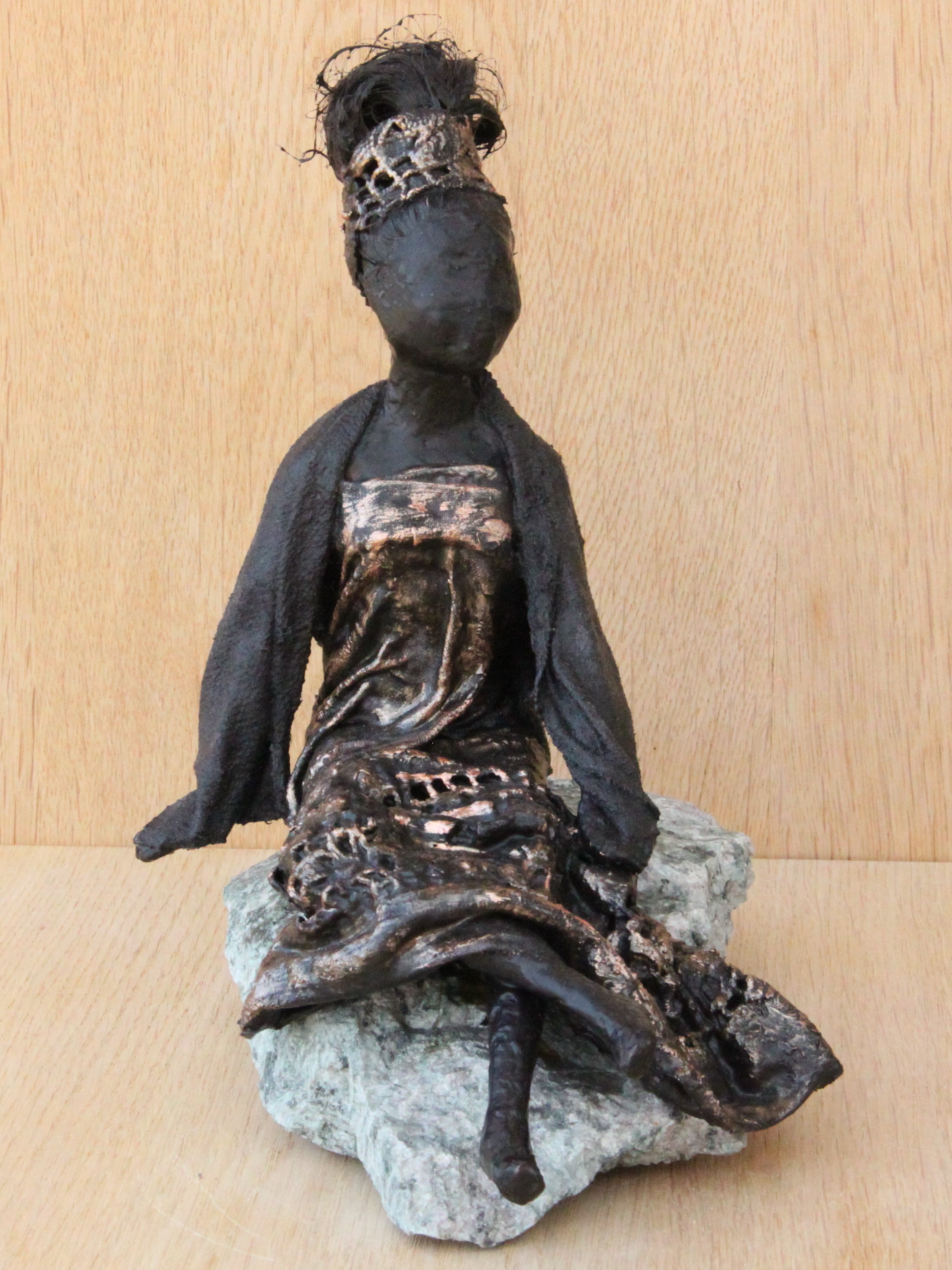                   Skulptur piger og keramik